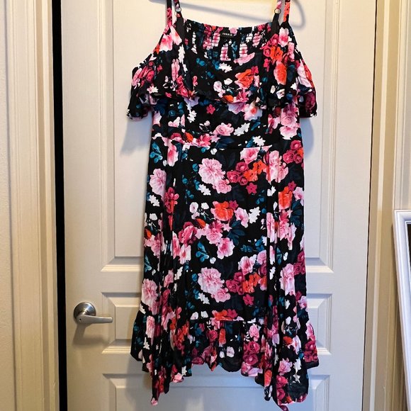 NWOT Cold Shoulder Floral Torrid Dress - Picture 1 of 5